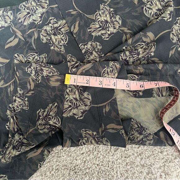 Athleta Trekkie North Printed Short in Terra Firma Olive - Picture 14 of 14